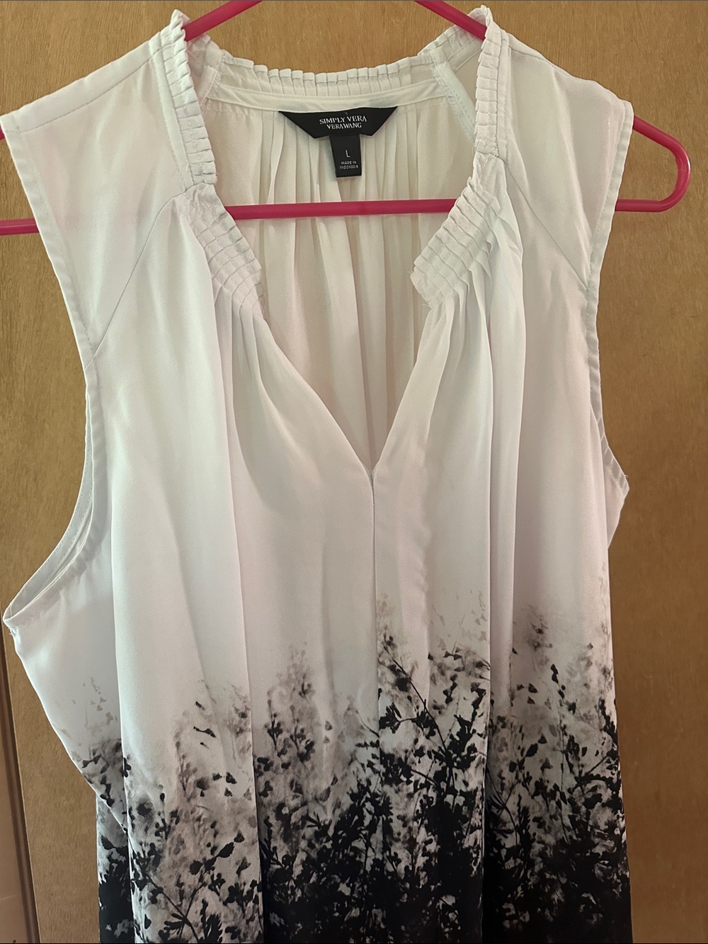 Simply Vera Vera Wang White and Black Ombre Sleeveless V-Neck Top - Picture 7 of 7